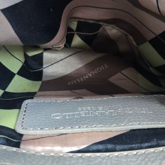 Tignanello Silver Pebbled Italian Leather Crossbody Bag In Excellent Condition. - Picture 12 of 15